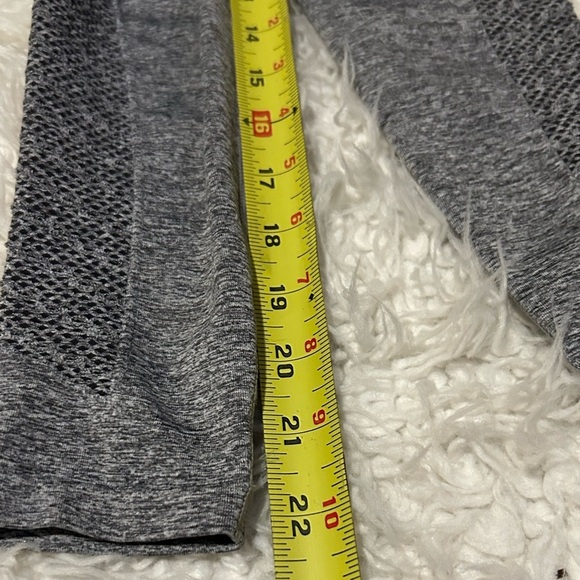 Fabletics Gray Front Seam Mesh Side Compression Leggings Size S 50% OFF W LIKE - Picture 2 of 3